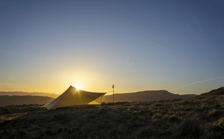 5-eckiges Tarp als Strandmuschel aufgebaut